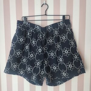 🏷Floral Embroidered Black Women's Shorts